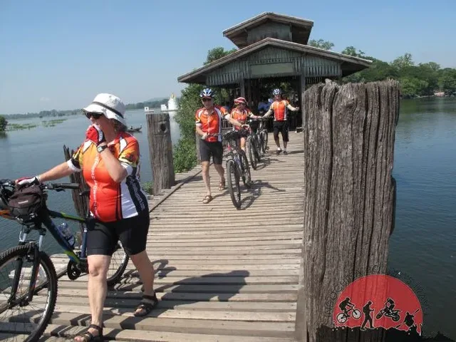 Hanoi Easy Cycle To perfume Pagoda and Kim Boi Hot Spring – 3 days 2