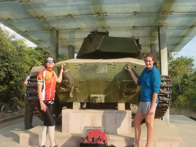 Hochiminh City to Hanoi Express Cycling Tour – 7 days 3